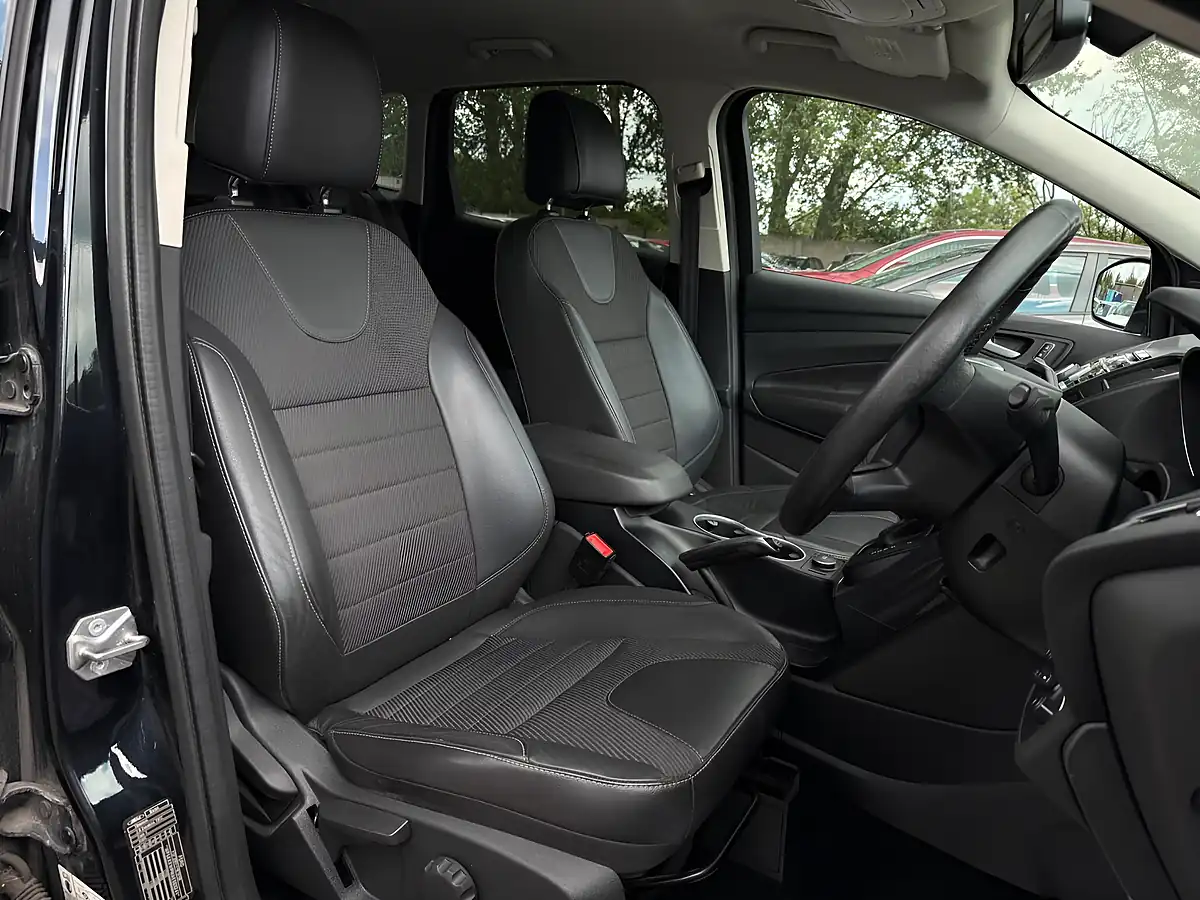 Used 2014 Ford Kuga Titanium Black - Interior and Exterior details 10