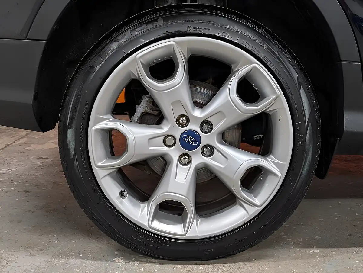Used 2014 Ford Kuga Titanium Black - Interior and Exterior details 11