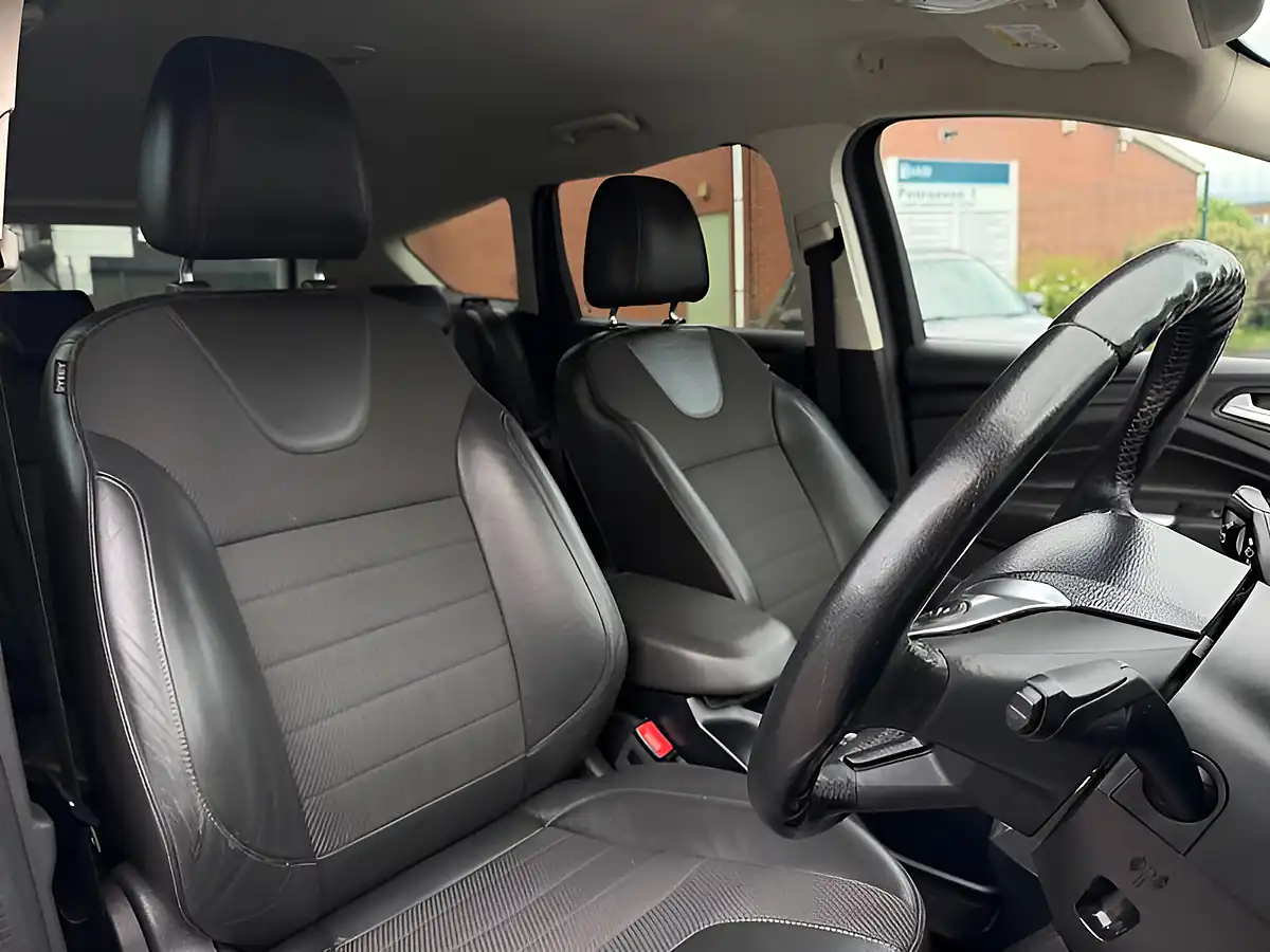 Used 2014 Ford Kuga Titanium Blue - Interior and Exterior details 17