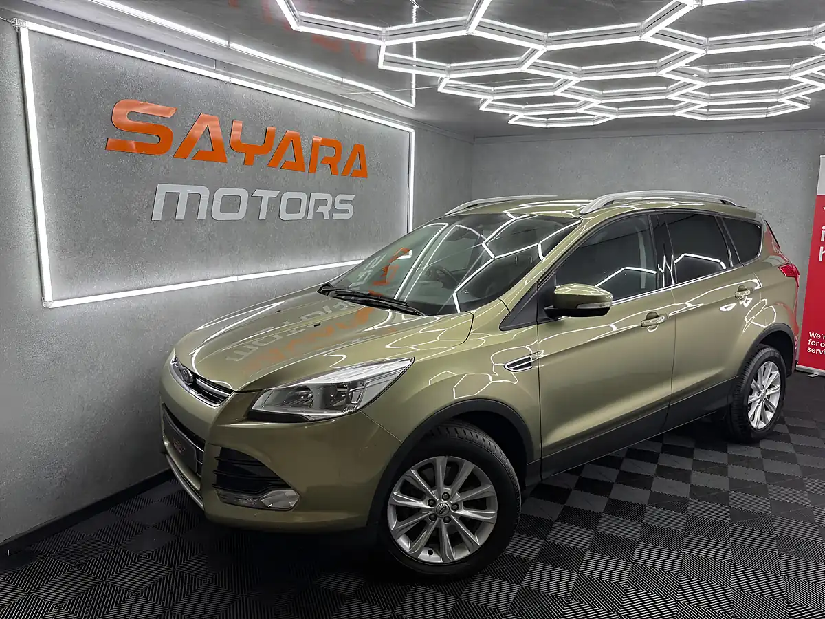 Used 2014 Ford Kuga Titanium Green - Front View