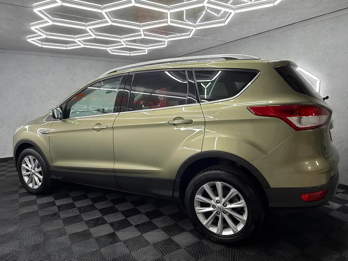 Used 2014 Ford Kuga Titanium Green - Interior and Exterior details 11