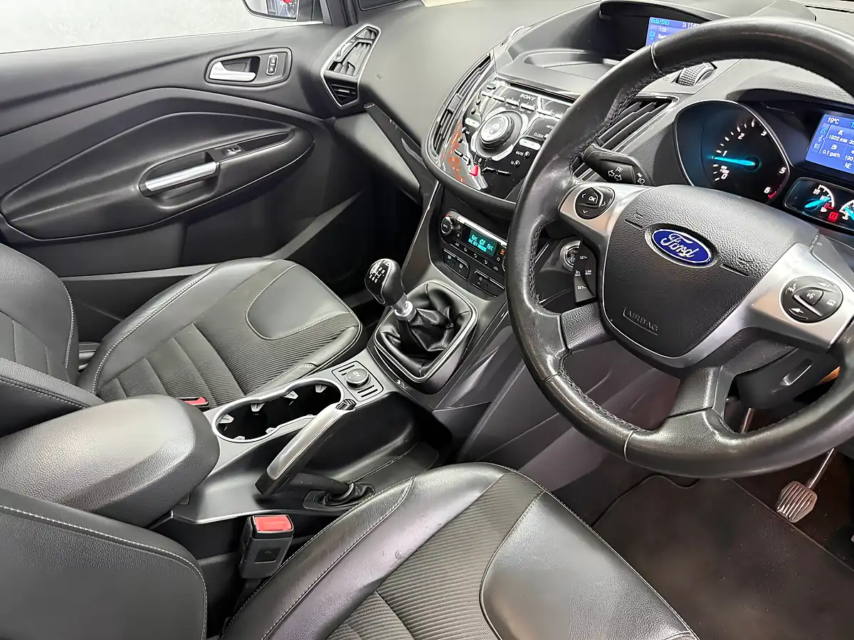 Used 2014 Ford Kuga Titanium Green - Interior and Exterior details 14