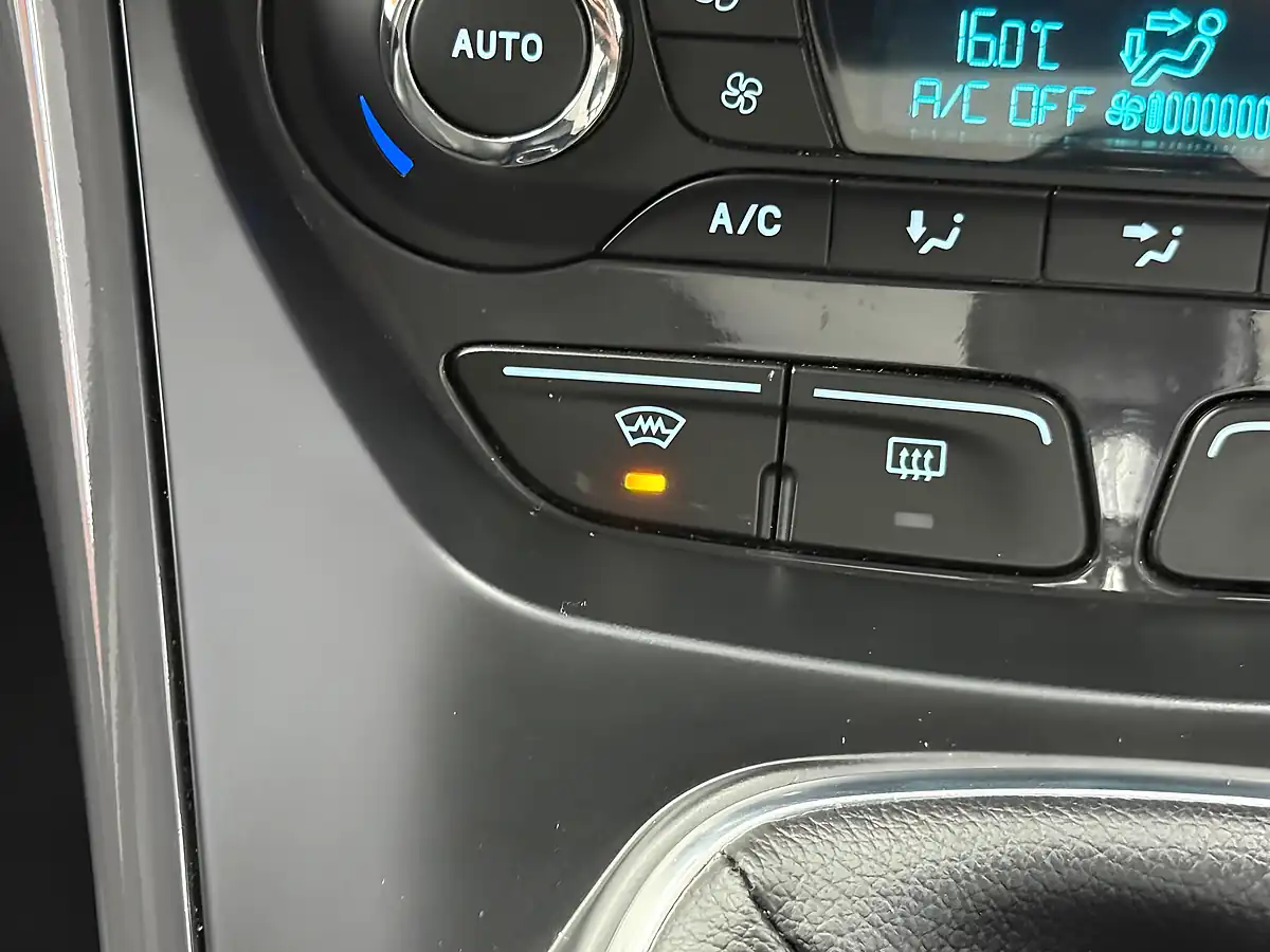 Used 2014 Ford Kuga Titanium Green - Interior and Exterior details 17