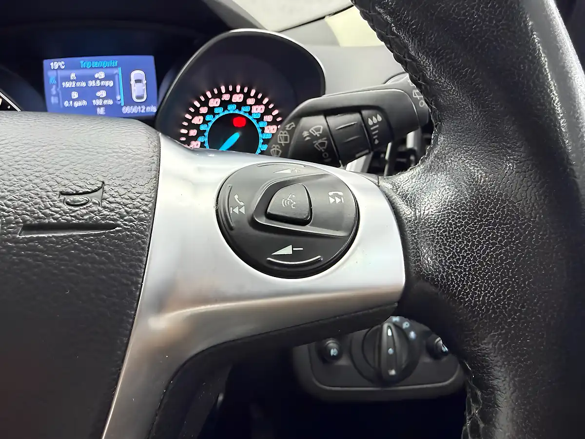 Used 2014 Ford Kuga Titanium Green - Interior and Exterior details 19