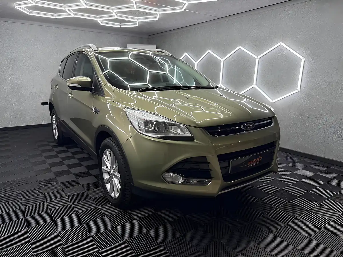 Used 2014 Ford Kuga Titanium Green - Interior and Exterior details 4