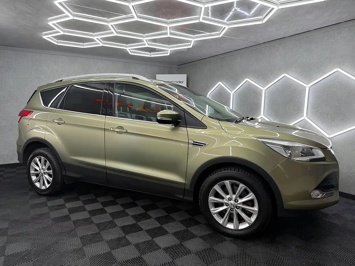 Used 2014 Ford Kuga Titanium Green - Interior and Exterior details 9