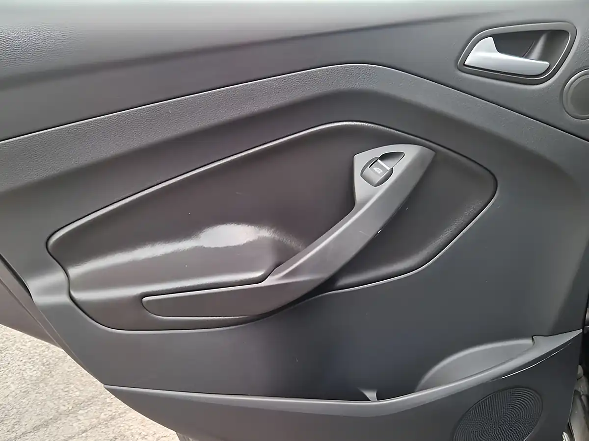Used 2014 Ford Kuga Titanium Grey - Interior and Exterior details 17