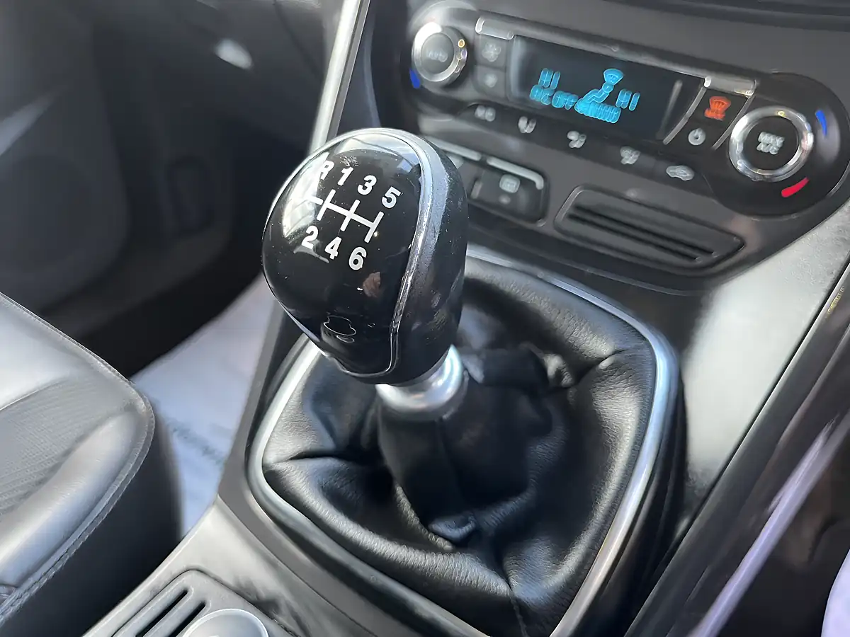 Used 2014 Ford Kuga Titanium Grey - Interior and Exterior details 14
