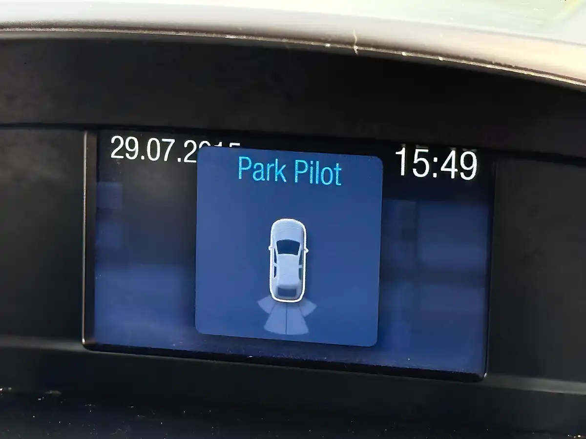 Used 2014 Ford Kuga Titanium Red - Interior and Exterior details 12