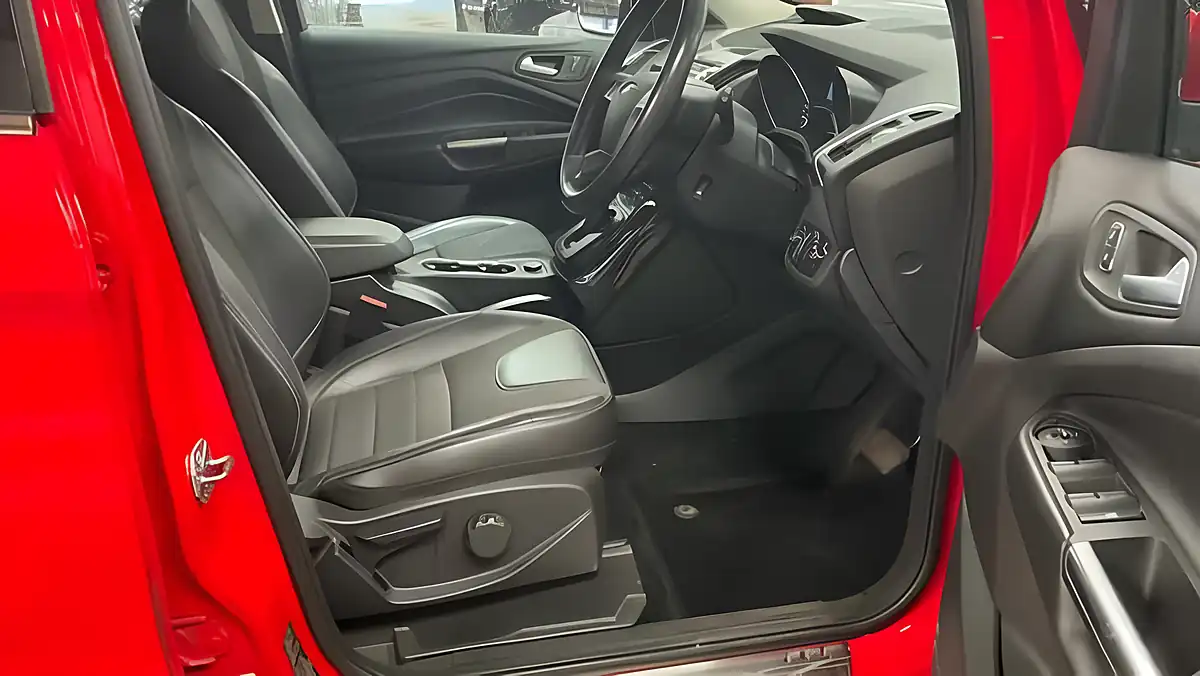 Used 2014 Ford Kuga Titanium Red - Interior and Exterior details 10