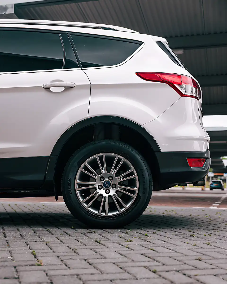 Used 2014 Ford Kuga Titanium White - Interior and Exterior details 12