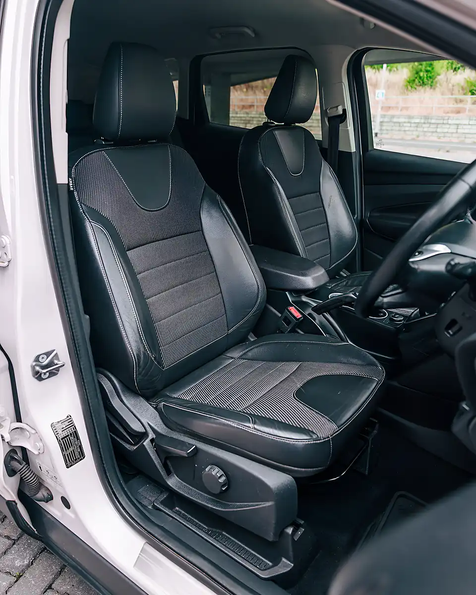 Used 2014 Ford Kuga Titanium White - Interior and Exterior details 16
