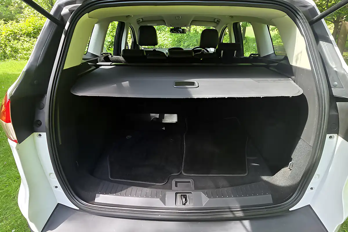 Used 2014 Ford Kuga Titanium White - Interior and Exterior details 10
