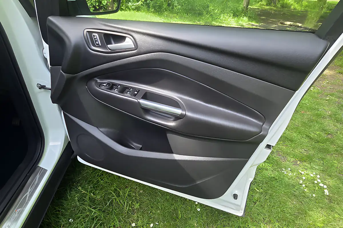 Used 2014 Ford Kuga Titanium White - Interior and Exterior details 13