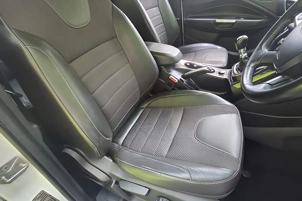 Used 2014 Ford Kuga Titanium White - Interior and Exterior details 14