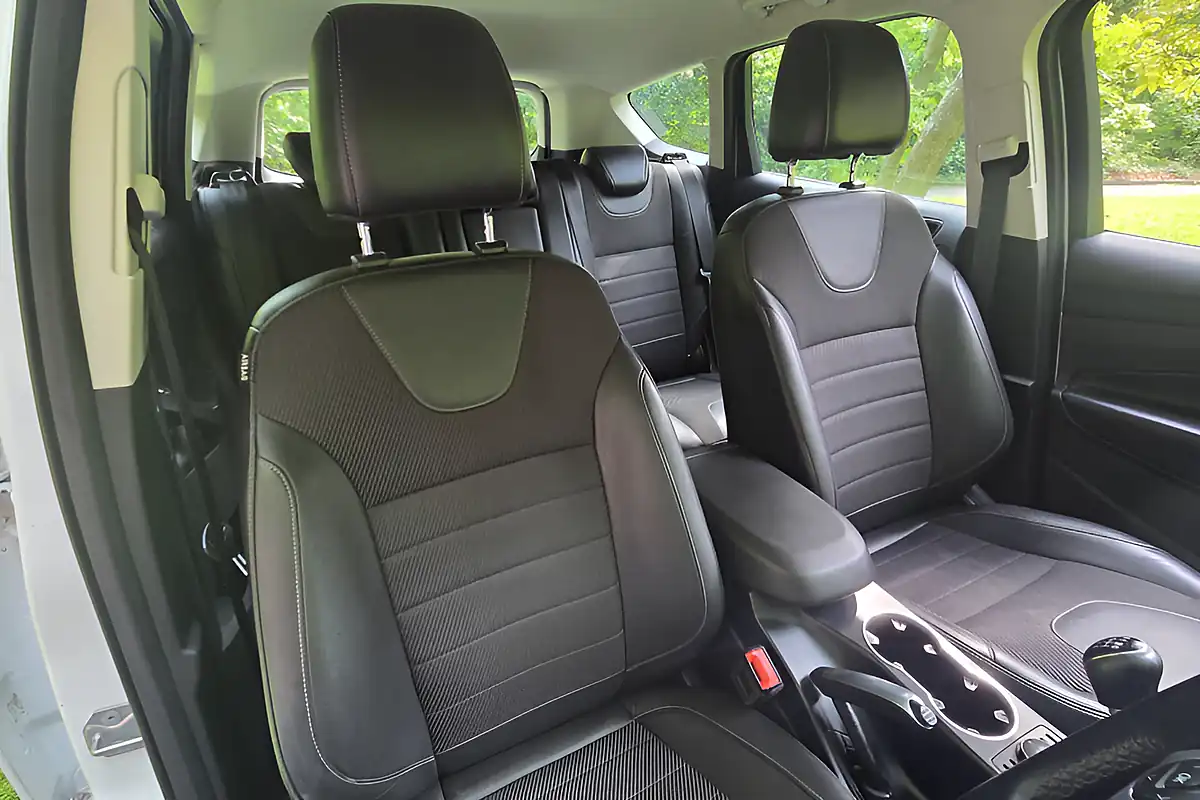 Used 2014 Ford Kuga Titanium White - Interior and Exterior details 16