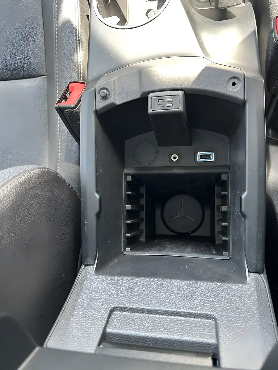 Used 2014 Ford Kuga White - Interior and Exterior details 14