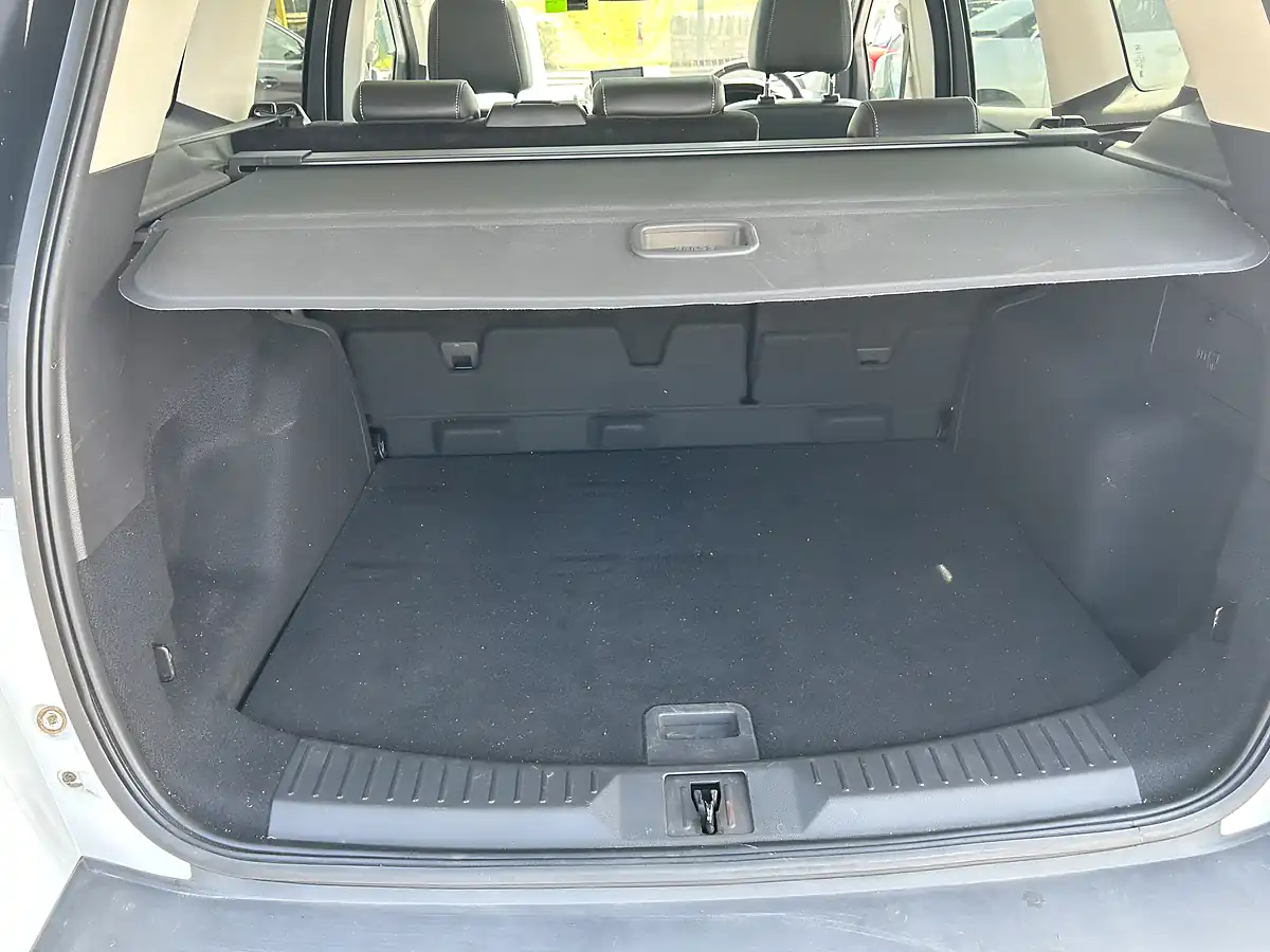 Used 2014 Ford Kuga White - Interior and Exterior details 7