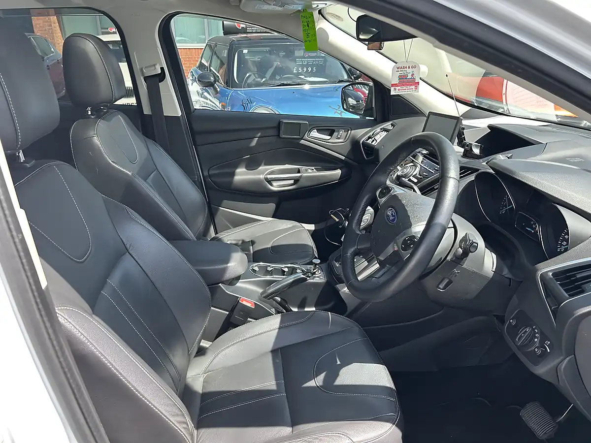Used 2014 Ford Kuga White - Interior and Exterior details 9