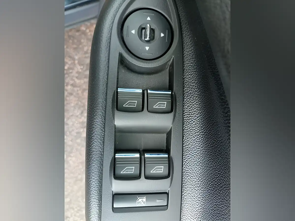 Used 2014 Ford Kuga Zetec Black - Interior and Exterior details 7