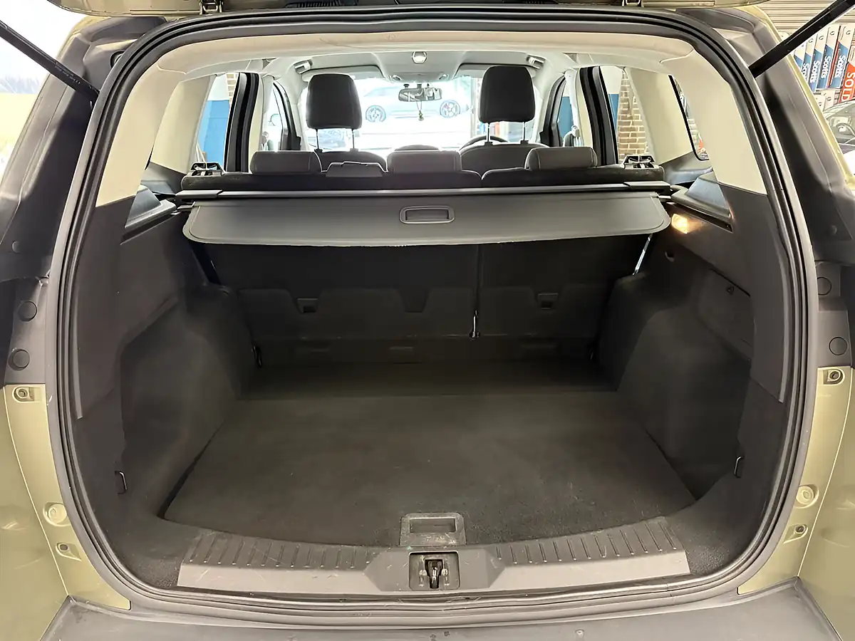 Used 2014 Ford Kuga Zetec Green - Interior and Exterior details 15