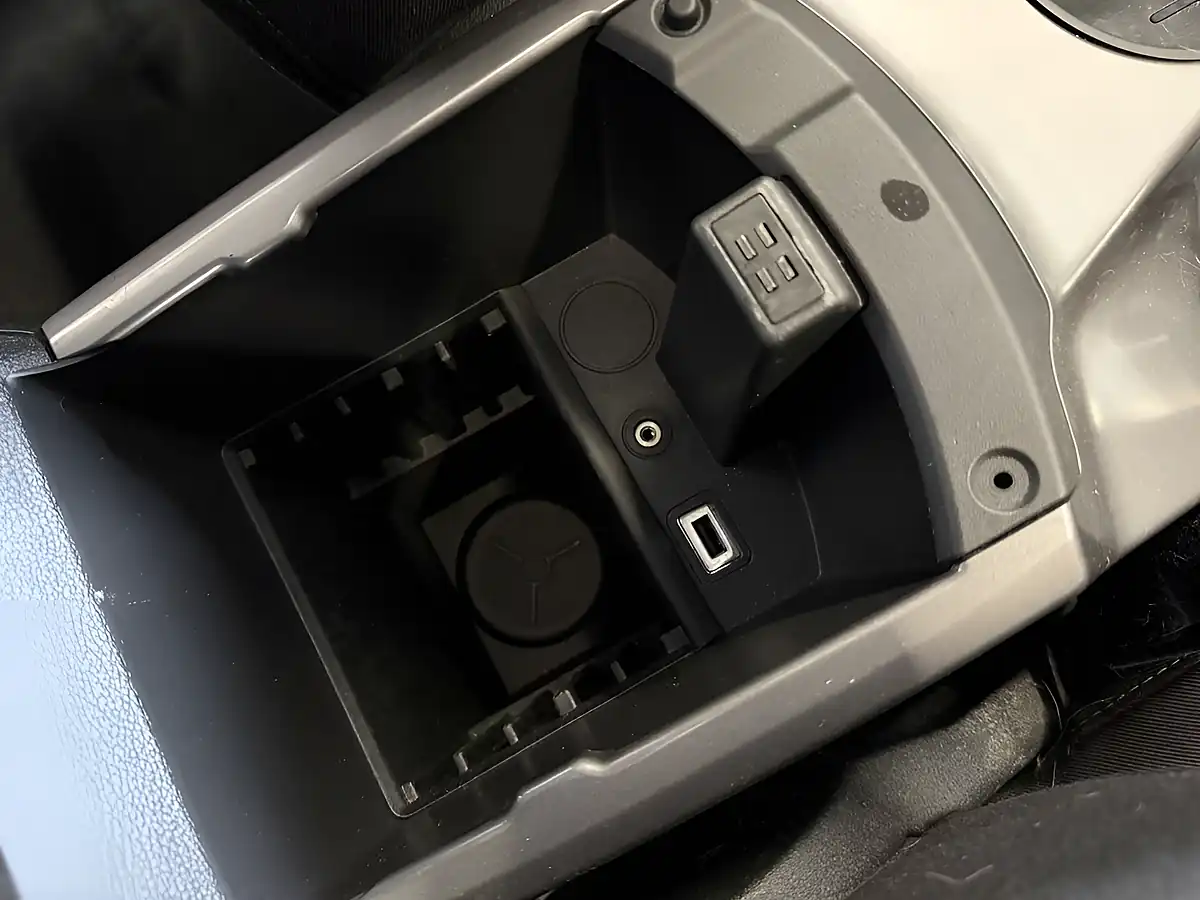 Used 2014 Ford Kuga Zetec Green - Interior and Exterior details 16