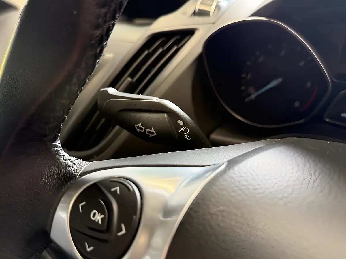 Used 2014 Ford Kuga Zetec Green - Interior and Exterior details 17