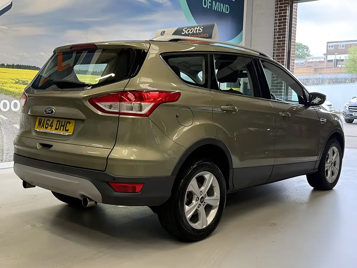 Used 2014 Ford Kuga Zetec Green - Interior and Exterior details 7
