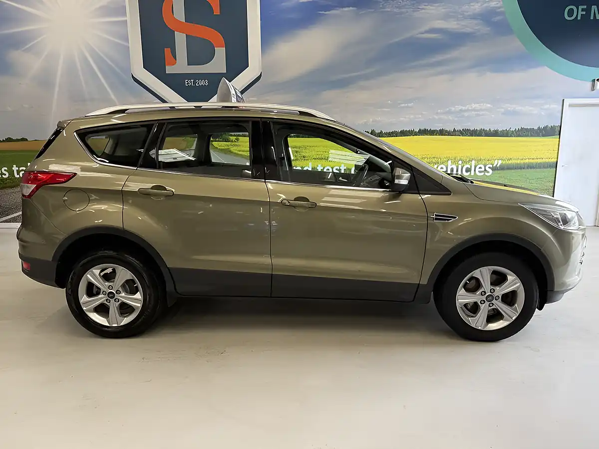 Used 2014 Ford Kuga Zetec Green - Interior and Exterior details 8