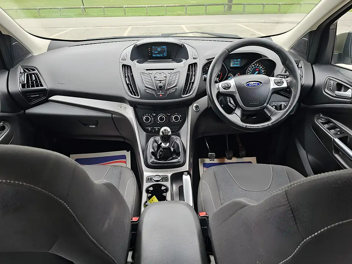 Used 2014 Ford Kuga Zetec Green - Interior and Exterior details 11