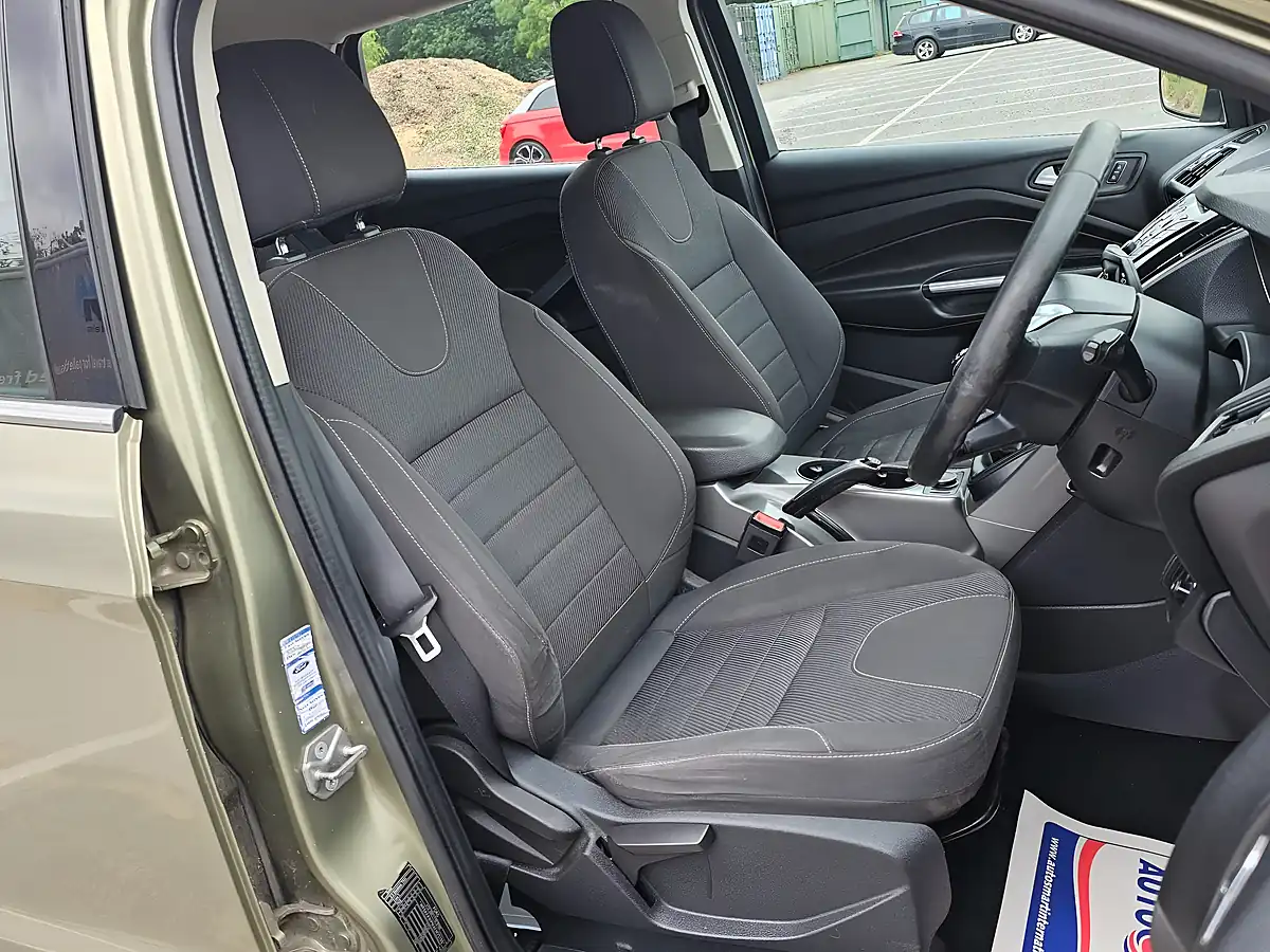 Used 2014 Ford Kuga Zetec Green - Interior and Exterior details 13