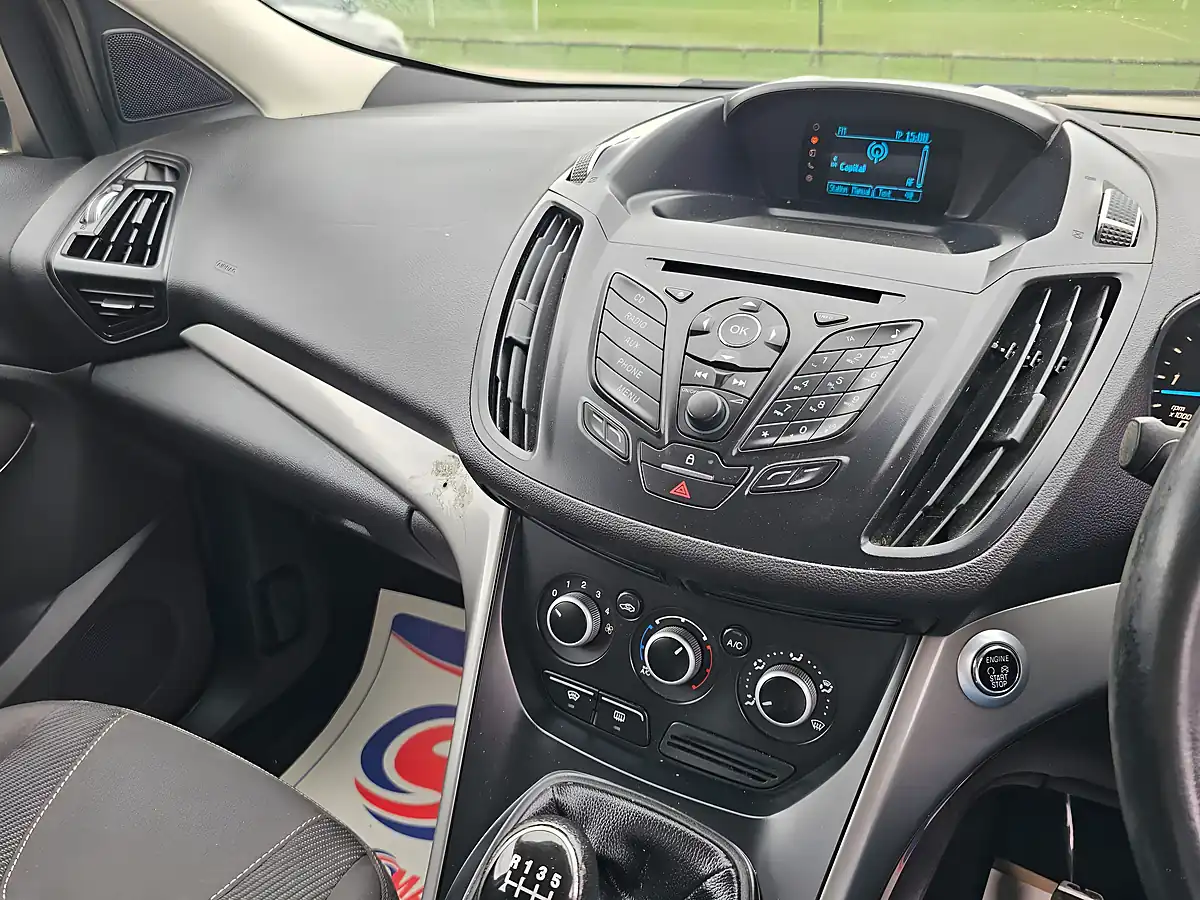 Used 2014 Ford Kuga Zetec Green - Interior and Exterior details 15