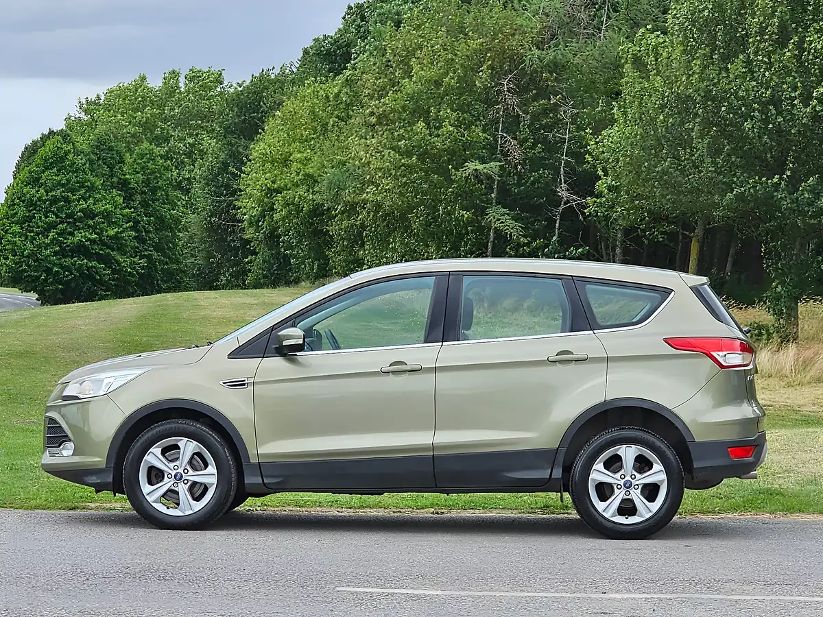 Used 2014 Ford Kuga Zetec Green - Interior and Exterior details 4