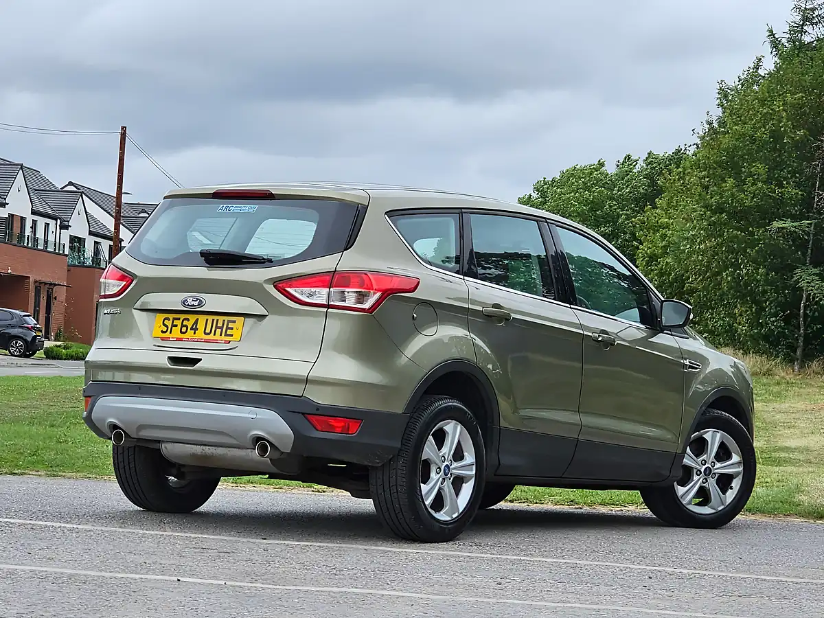 Used 2014 Ford Kuga Zetec Green - Interior and Exterior details 7