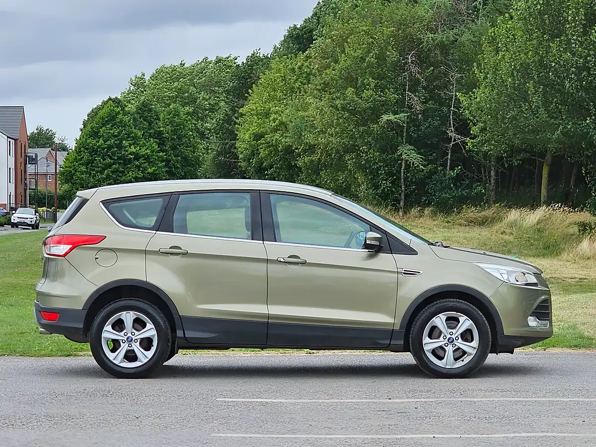 Used 2014 Ford Kuga Zetec Green - Interior and Exterior details 8