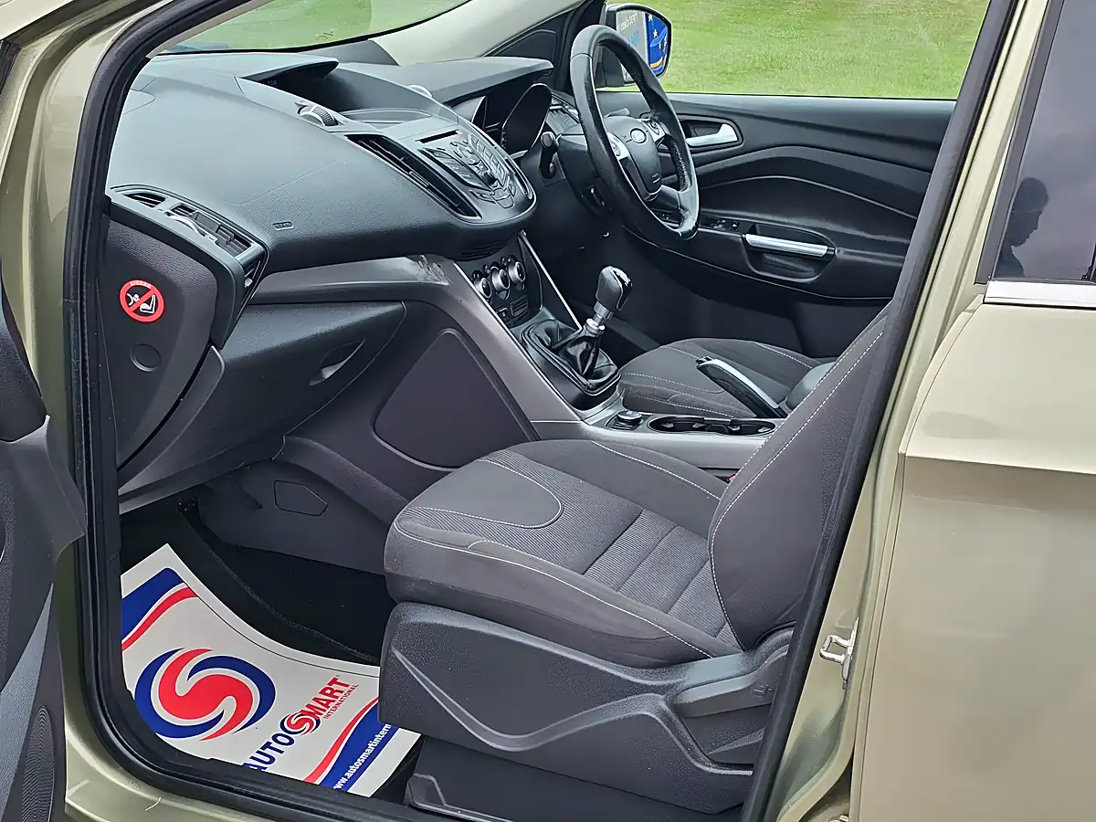 Used 2014 Ford Kuga Zetec Green - Interior and Exterior details 9