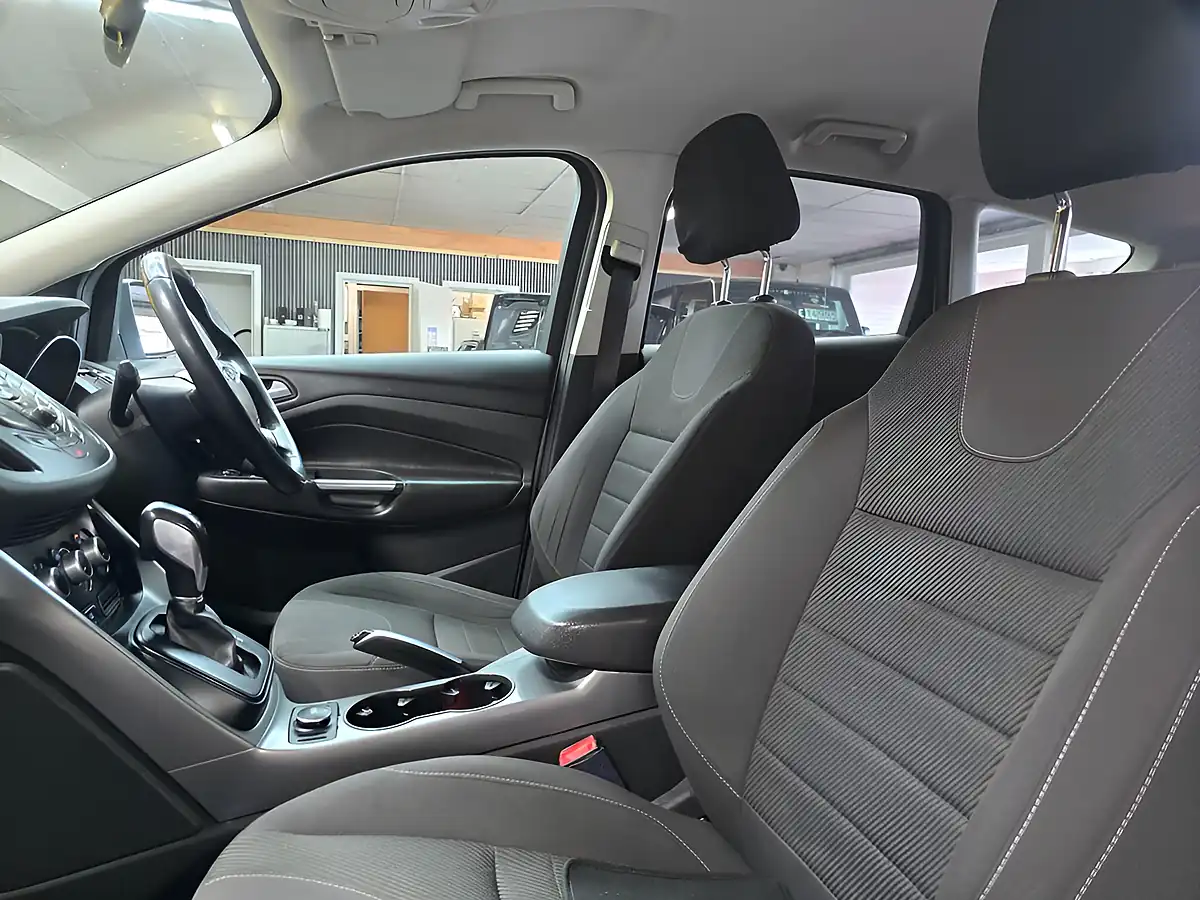 Used 2014 Ford Kuga Zetec White - Interior and Exterior details 10