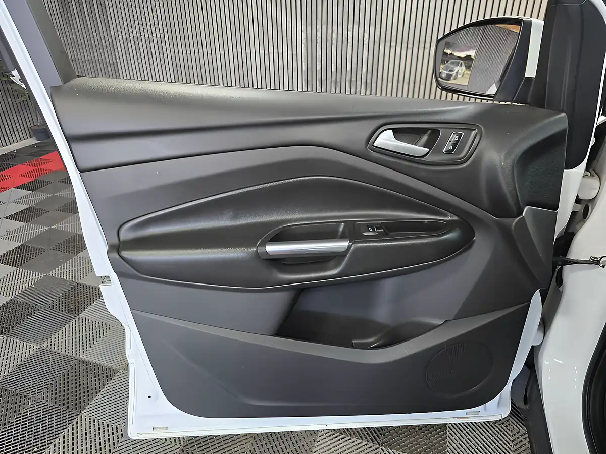 Used 2014 Ford Kuga Zetec White - Interior and Exterior details 11