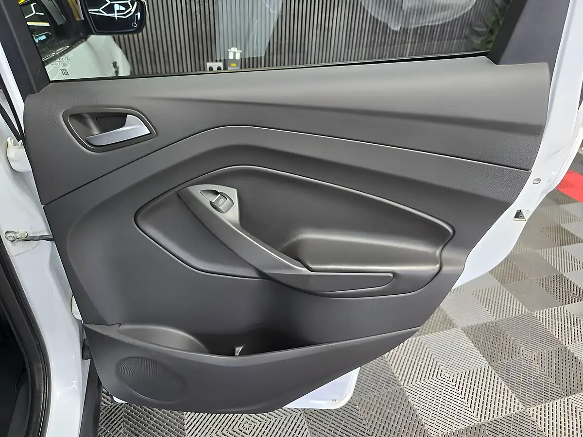 Used 2014 Ford Kuga Zetec White - Interior and Exterior details 19