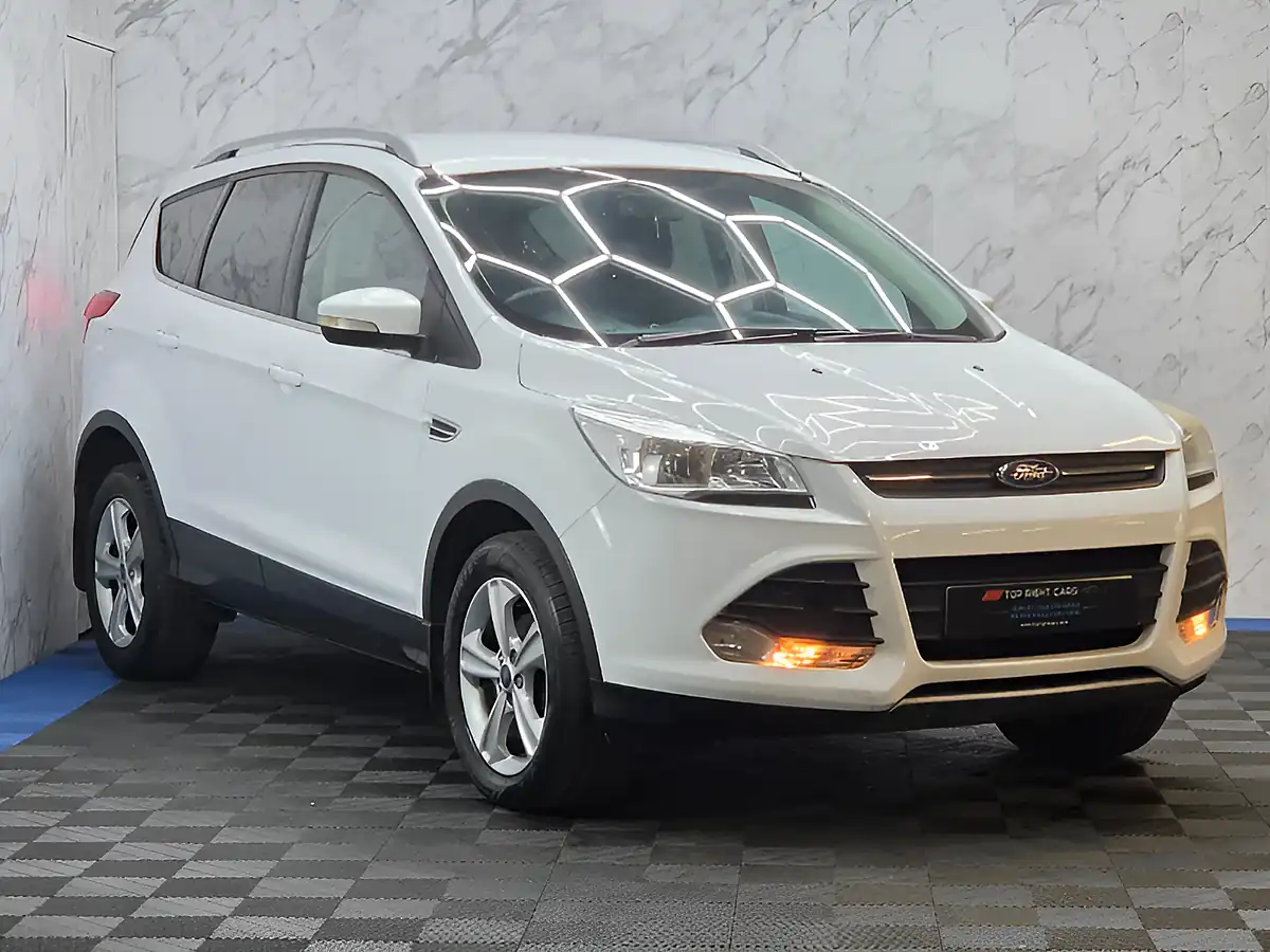 Used 2014 Ford Kuga Zetec White - Front View