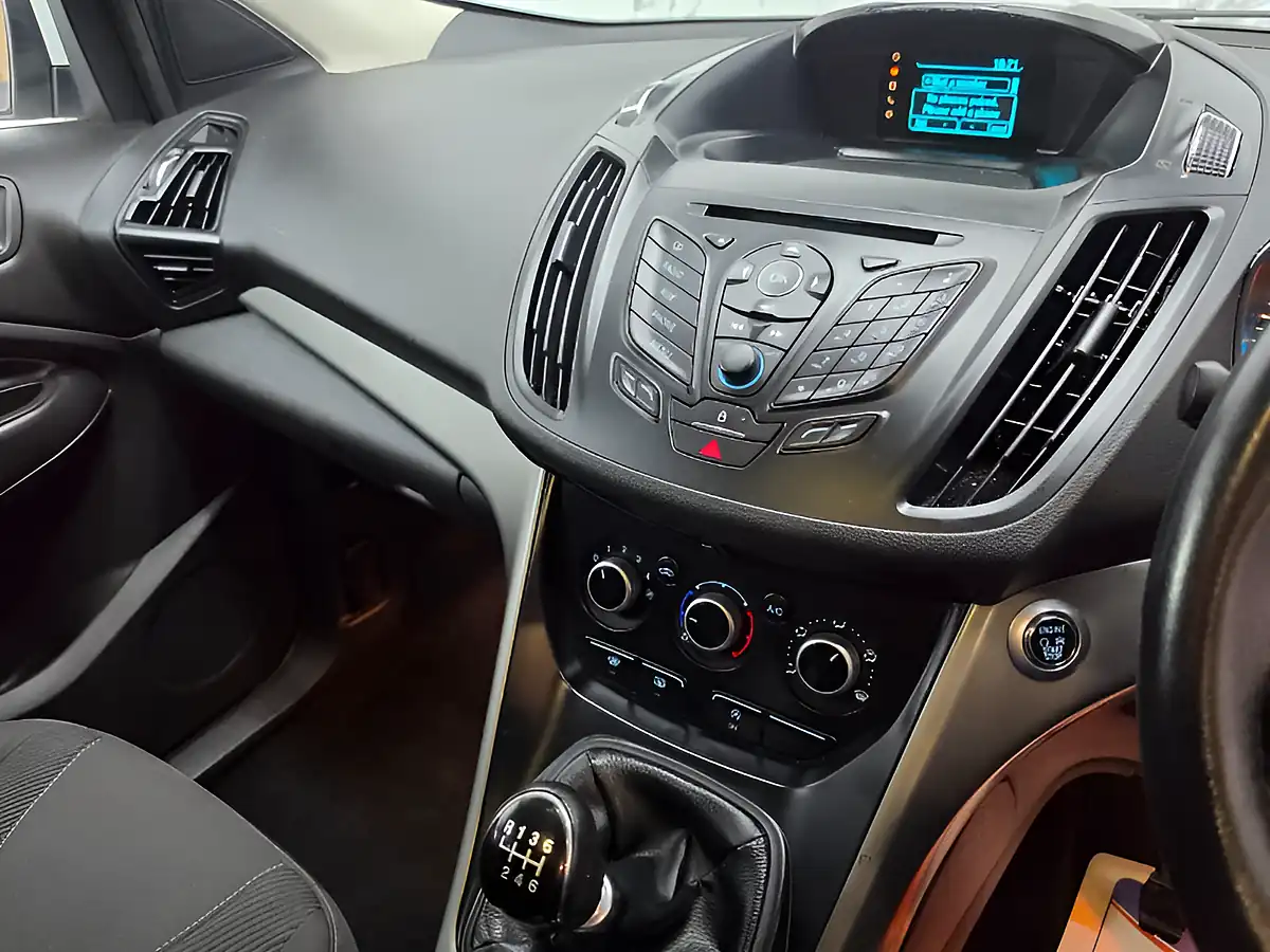 Used 2014 Ford Kuga Zetec White - Interior and Exterior details 14