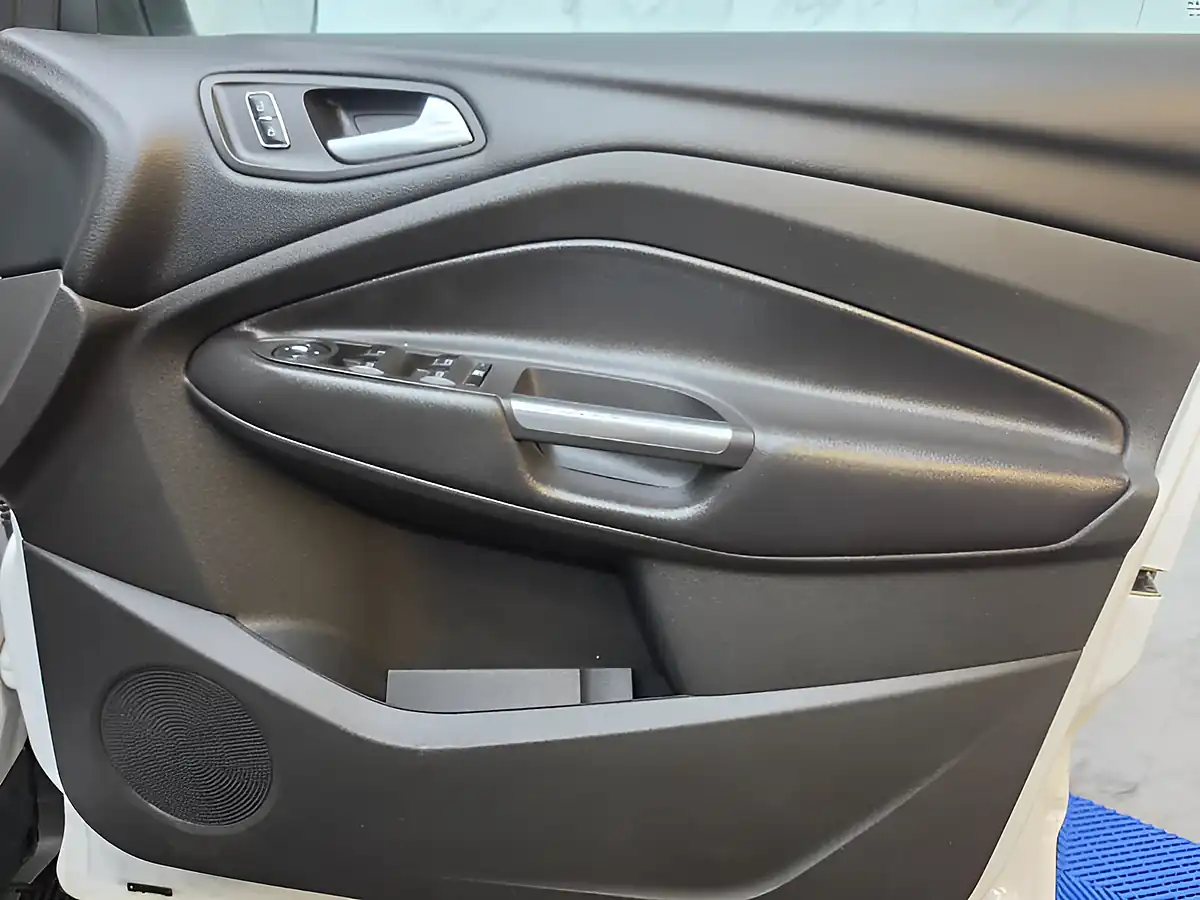 Used 2014 Ford Kuga Zetec White - Interior and Exterior details 17