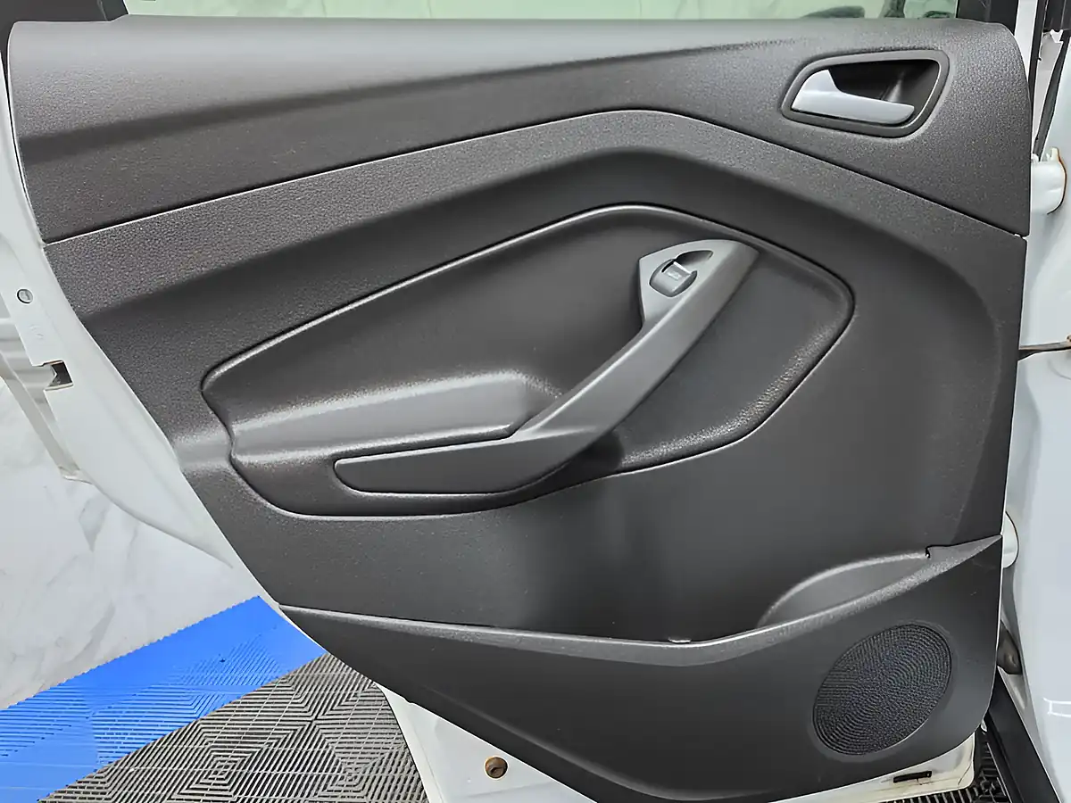 Used 2014 Ford Kuga Zetec White - Interior and Exterior details 18