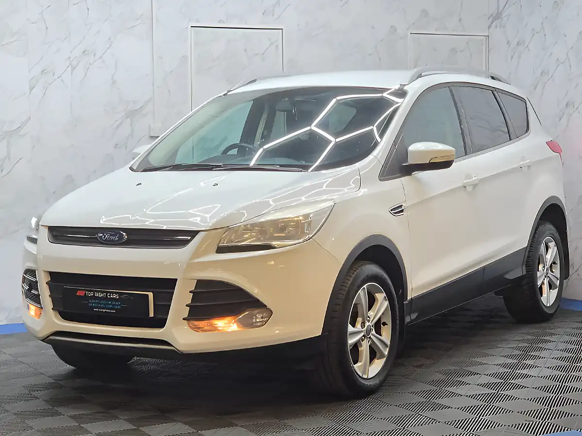 Used 2014 Ford Kuga Zetec White - Interior and Exterior details 4