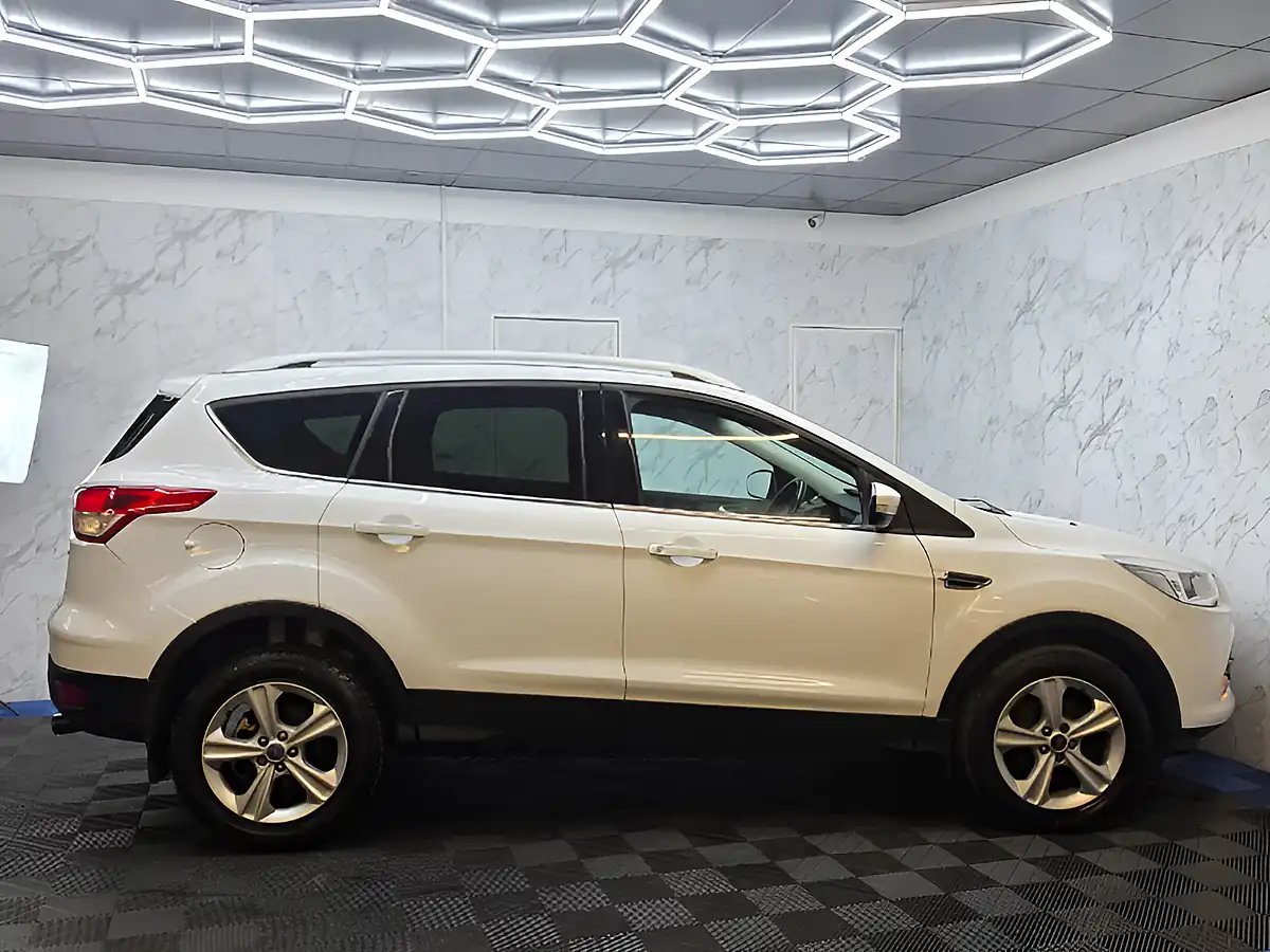 Used 2014 Ford Kuga Zetec White - Interior and Exterior details 8