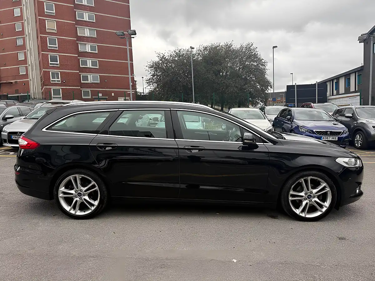 Used 2014 Ford Mondeo Titanium Black - Interior and Exterior details 8