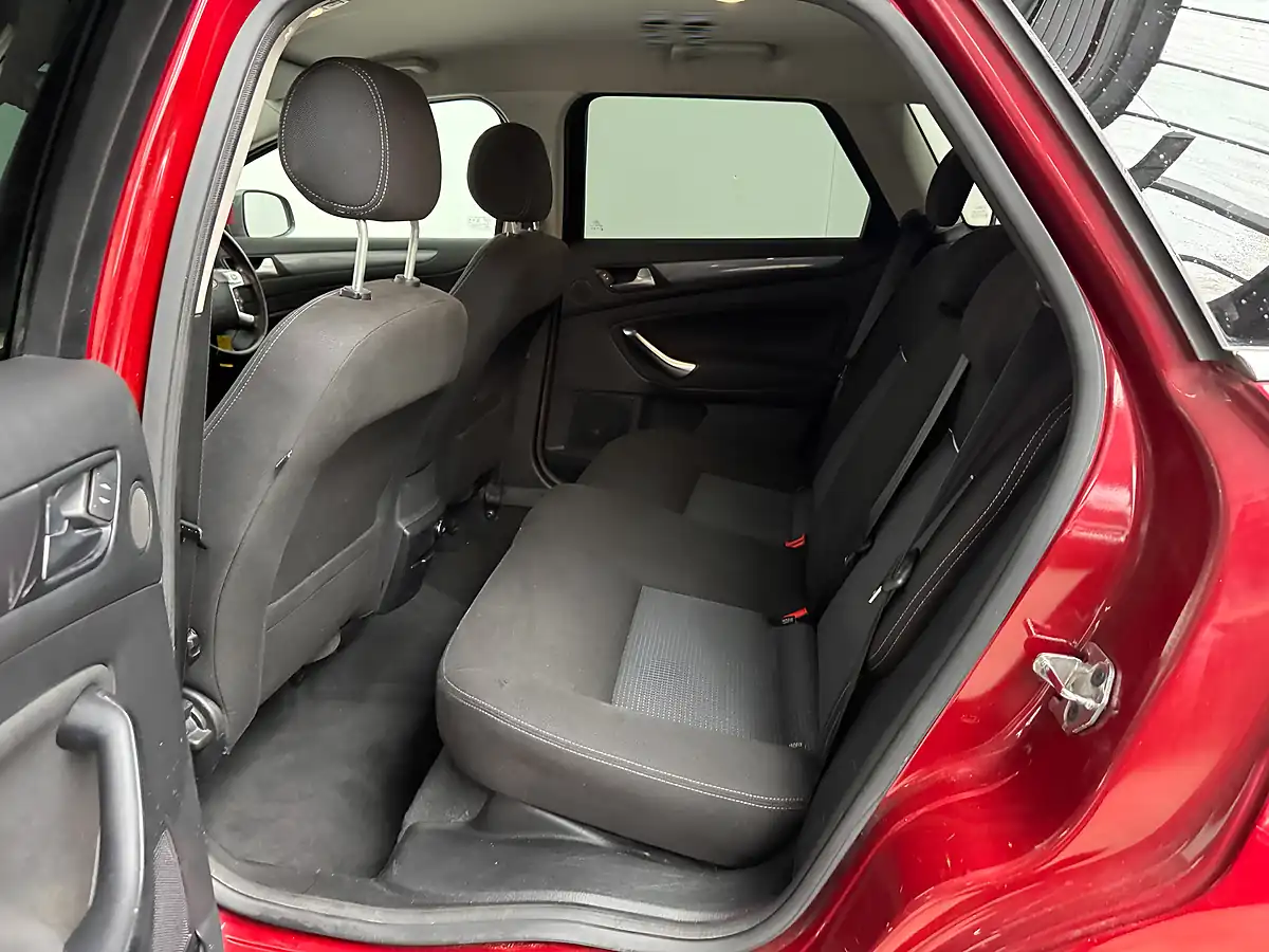 Used 2014 Ford Mondeo Zetec Business Edition Red - Interior and Exterior details 10