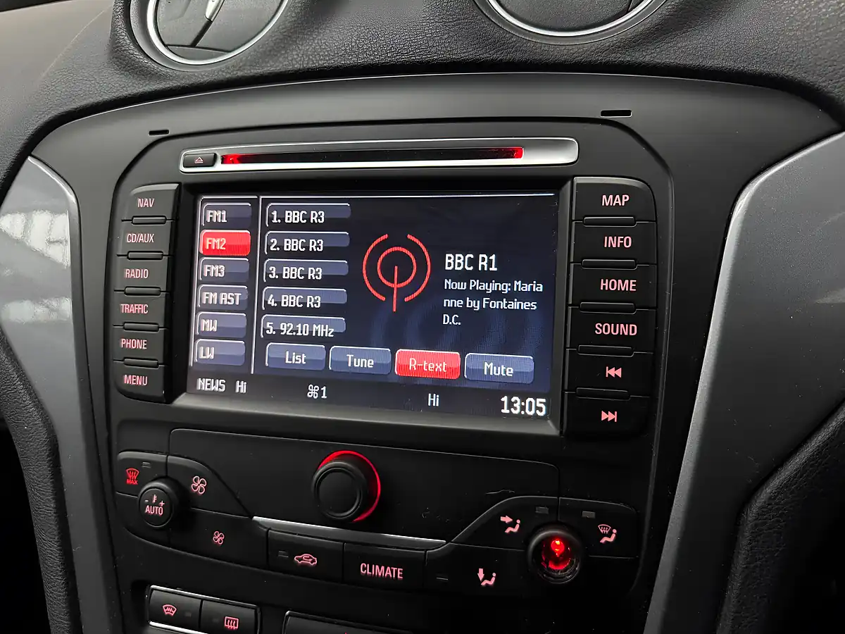 Used 2014 Ford Mondeo Zetec Business Edition Red - Interior and Exterior details 13