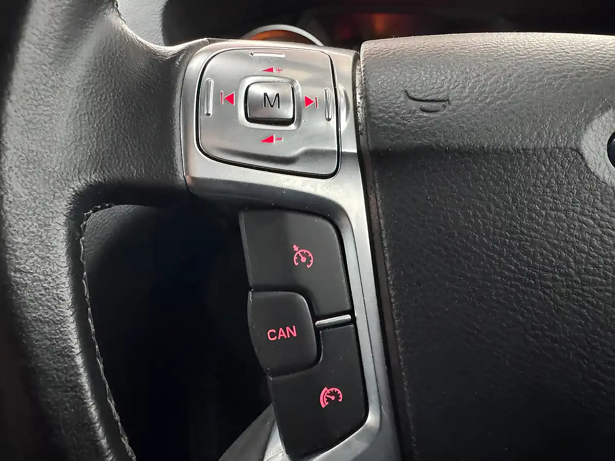 Used 2014 Ford Mondeo Zetec Business Edition Red - Interior and Exterior details 17