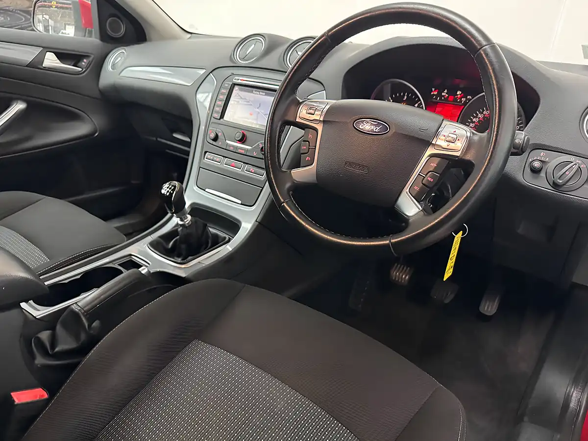 Used 2014 Ford Mondeo Zetec Business Edition Red - Interior and Exterior details 3